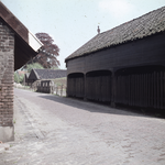 859579 Gezicht op vermoedelijk de dakpannenfabriek van de Gebr. Weener aan de Dorpsstraat te Oud-Zuilen (gemeente Maarssen).